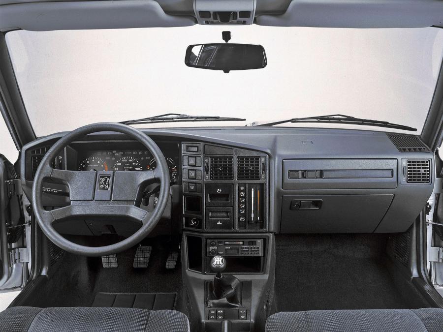 Торпедо Peugeot 505 1986 года  (WW) (фото 9 из 24)